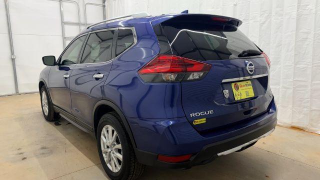 2017 Blue Nissan Rogue SV (KNMAT2MT7HP) with an 2.5L I-4 DOHC engine, located at 1806 Veterans Memorial Hwy SW, Austell, GA, 30168, (770) 944-9558, 33.817959, -84.606987 - Photo#4