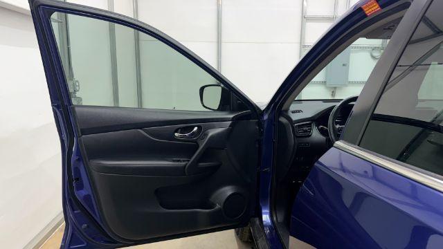 2017 Blue Nissan Rogue SV (KNMAT2MT7HP) with an 2.5L I-4 DOHC engine, located at 1806 Veterans Memorial Hwy SW, Austell, GA, 30168, (770) 944-9558, 33.817959, -84.606987 - Photo#10