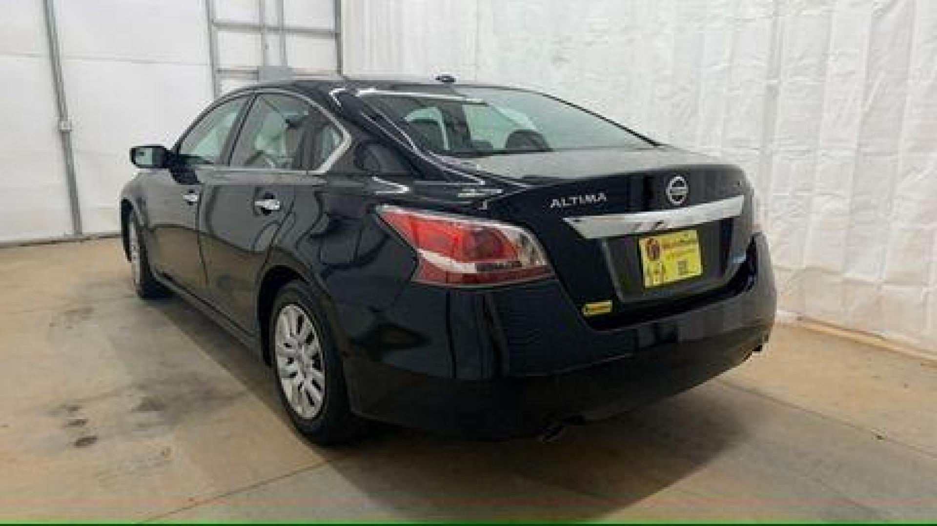 2014 Black Nissan Altima 2.5 S (1N4AL3AP9EC) with an 2.5L I-4 DOHC engine, located at 1806 Veterans Memorial Hwy SW, Austell, GA, 30168, (770) 944-9558, 33.817959, -84.606987 - Photo#3