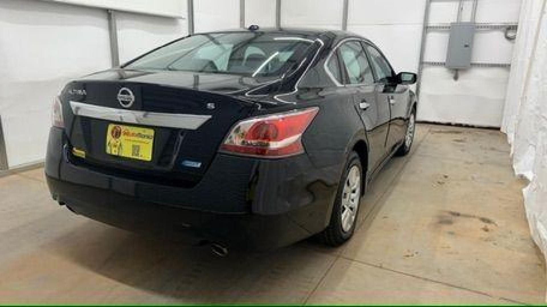 2014 Black Nissan Altima 2.5 S (1N4AL3AP9EC) with an 2.5L I-4 DOHC engine, located at 1806 Veterans Memorial Hwy SW, Austell, GA, 30168, (770) 944-9558, 33.817959, -84.606987 - Photo#5