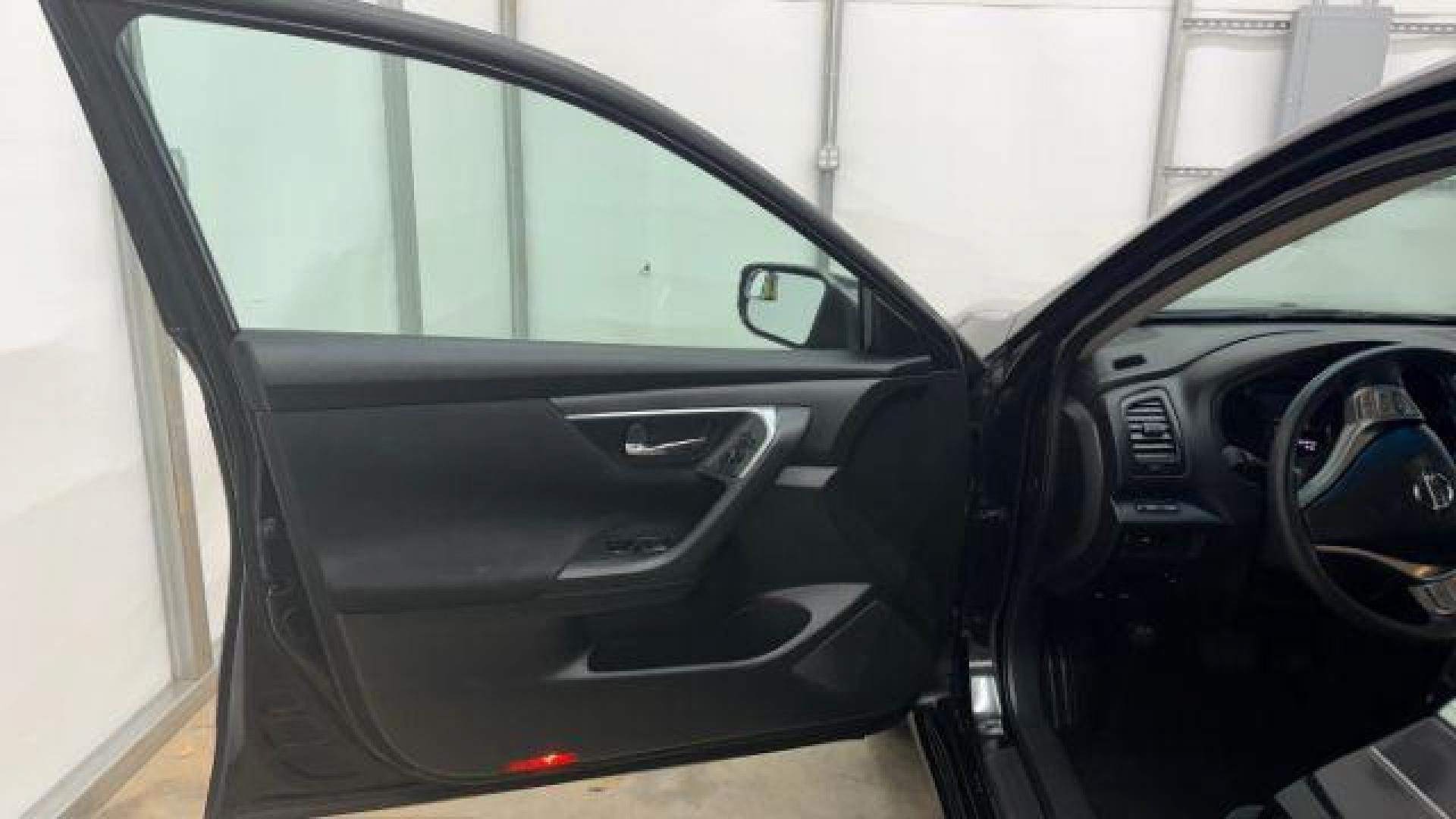 2014 Black Nissan Altima 2.5 S (1N4AL3AP9EC) with an 2.5L I-4 DOHC engine, located at 1806 Veterans Memorial Hwy SW, Austell, GA, 30168, (770) 944-9558, 33.817959, -84.606987 - Photo#10