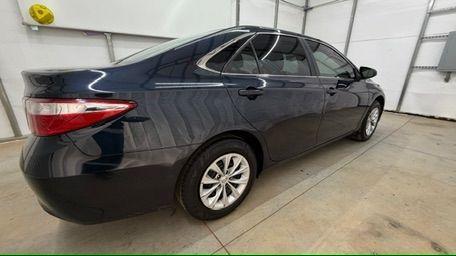 2017 Blue Toyota Camry LE (4T1BF1FKXHU) with an 2.5L I-4 DOHC engine, located at 1806 Veterans Memorial Hwy SW, Austell, GA, 30168, (770) 944-9558, 33.817959, -84.606987 - Photo#6