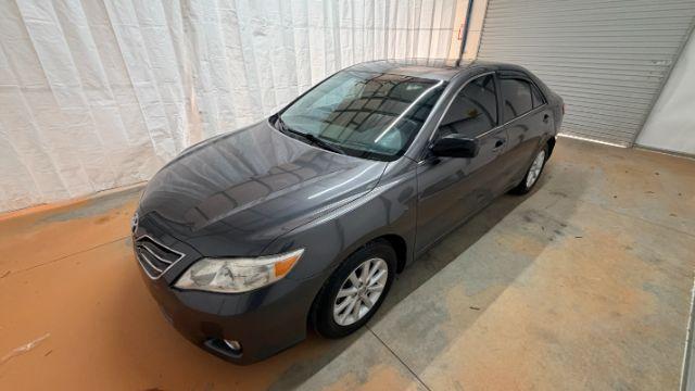 2011 Gray Toyota Camry XLE (4T4BF3EK5BR) with an 2.5L I-4 DOHC engine, located at 1806 Veterans Memorial Hwy SW, Austell, GA, 30168, (770) 944-9558, 33.817959, -84.606987 - Photo#1