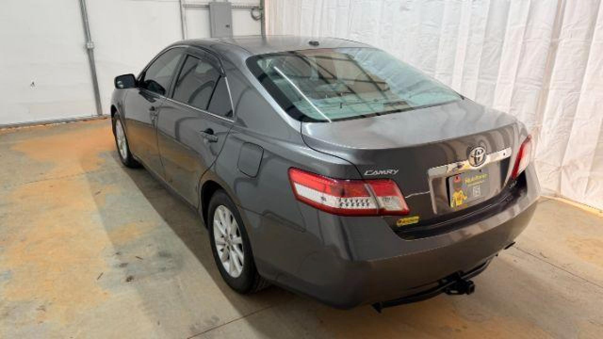 2011 Gray Toyota Camry XLE (4T4BF3EK5BR) with an 2.5L I-4 DOHC engine, located at 1806 Veterans Memorial Hwy SW, Austell, GA, 30168, (770) 944-9558, 33.817959, -84.606987 - Photo#3