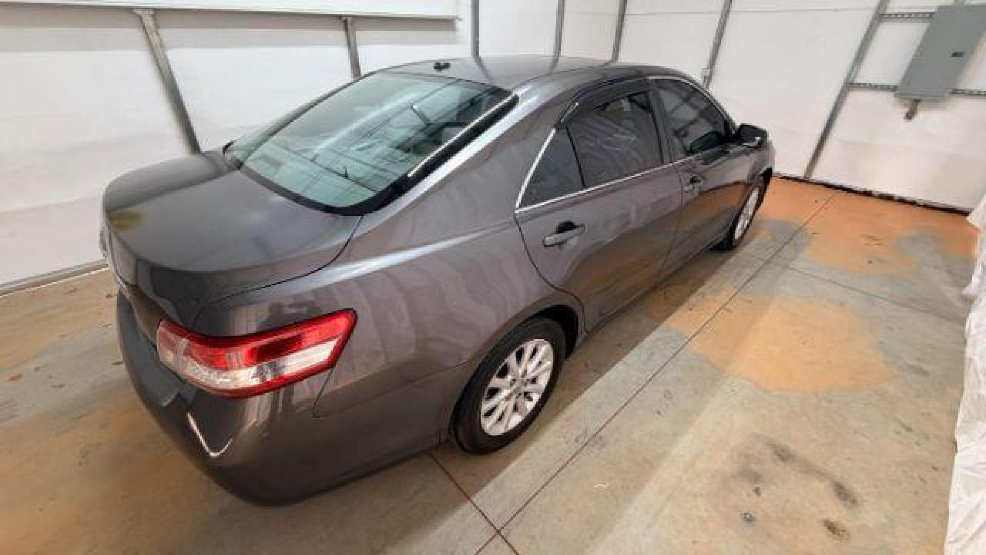 2011 Gray Toyota Camry XLE (4T4BF3EK5BR) with an 2.5L I-4 DOHC engine, located at 1806 Veterans Memorial Hwy SW, Austell, GA, 30168, (770) 944-9558, 33.817959, -84.606987 - Photo#6