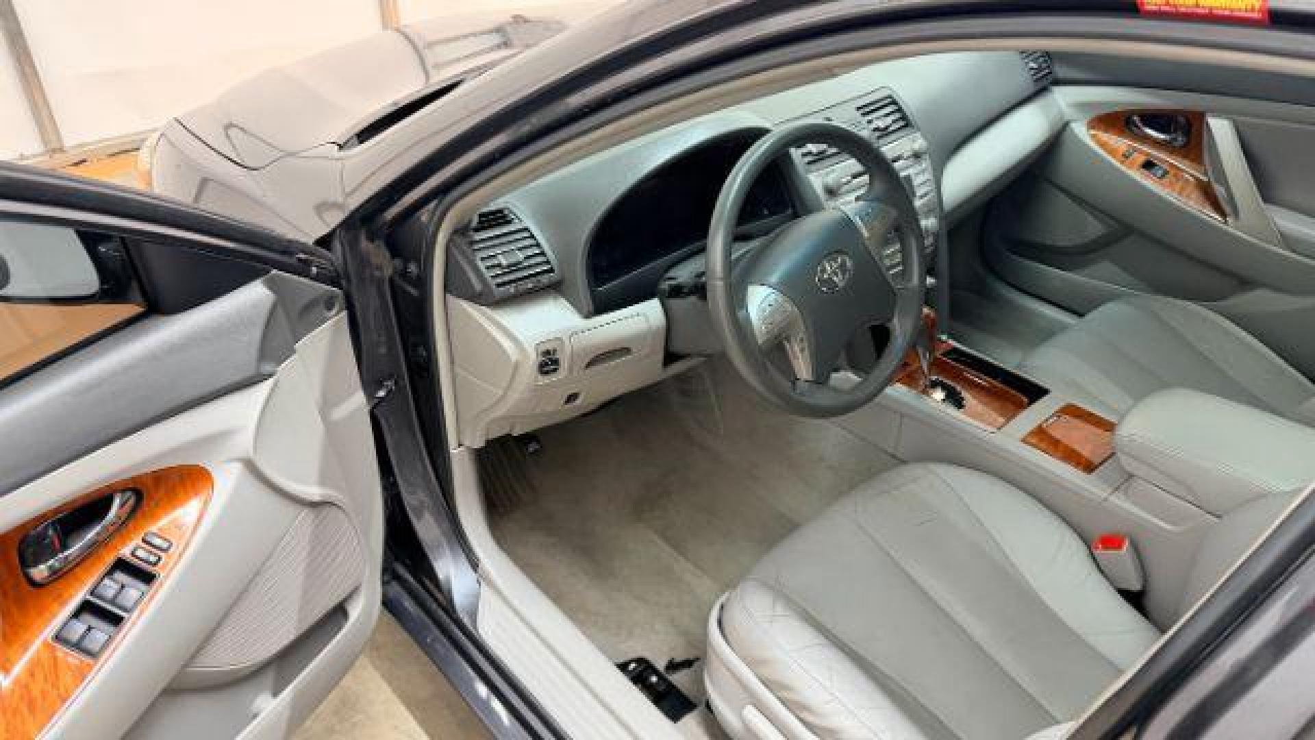 2011 Gray Toyota Camry XLE (4T4BF3EK5BR) with an 2.5L I-4 DOHC engine, located at 1806 Veterans Memorial Hwy SW, Austell, GA, 30168, (770) 944-9558, 33.817959, -84.606987 - Photo#11