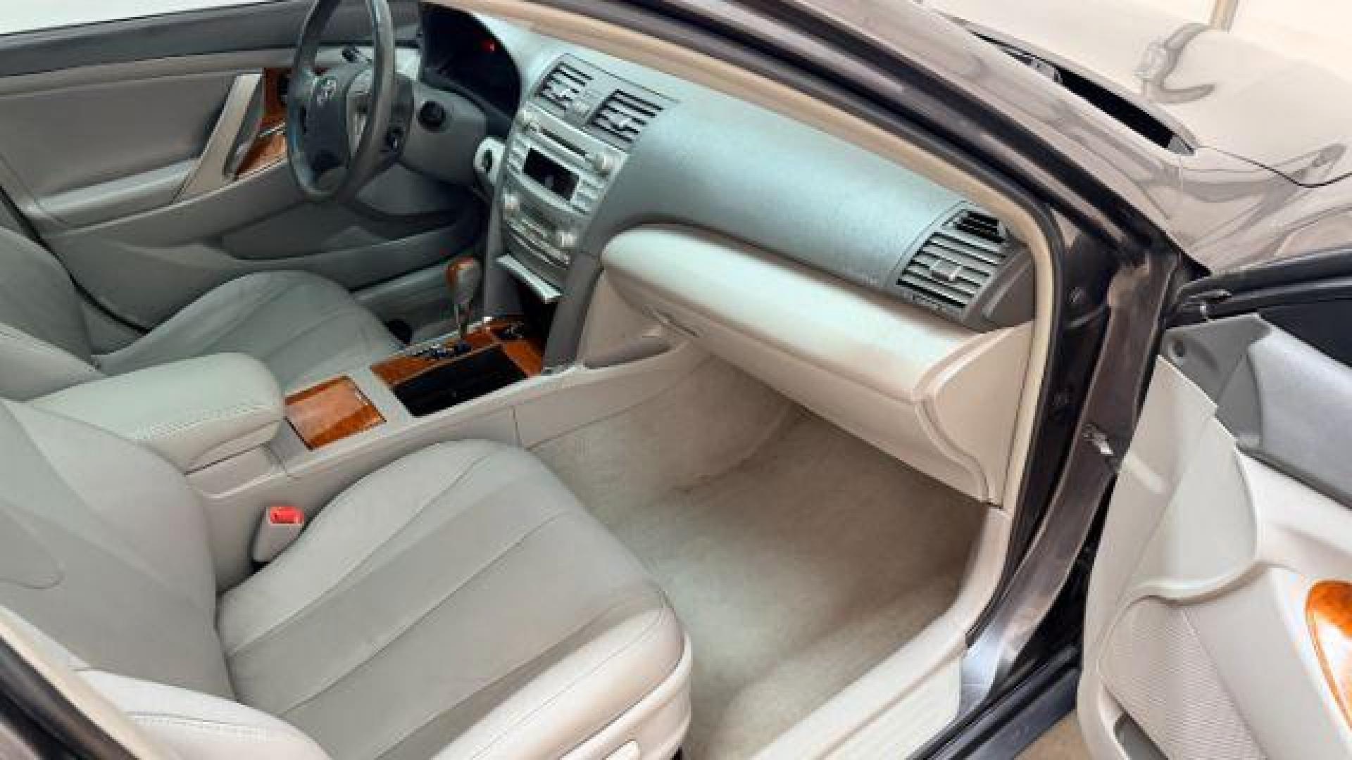 2011 Gray Toyota Camry XLE (4T4BF3EK5BR) with an 2.5L I-4 DOHC engine, located at 1806 Veterans Memorial Hwy SW, Austell, GA, 30168, (770) 944-9558, 33.817959, -84.606987 - Photo#19