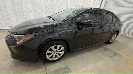 2020 Black Toyota Corolla LE (5YFEPRAE6LP) with an 1.8L I-4 DOHC engine, located at 1806 Veterans Memorial Hwy SW, Austell, GA, 30168, (770) 944-9558, 33.817959, -84.606987 - Photo#1