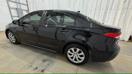 2020 Black Toyota Corolla LE (5YFEPRAE6LP) with an 1.8L I-4 DOHC engine, located at 1806 Veterans Memorial Hwy SW, Austell, GA, 30168, (770) 944-9558, 33.817959, -84.606987 - Photo#2