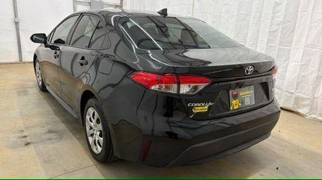 2020 Black Toyota Corolla LE (5YFEPRAE6LP) with an 1.8L I-4 DOHC engine, located at 1806 Veterans Memorial Hwy SW, Austell, GA, 30168, (770) 944-9558, 33.817959, -84.606987 - Photo#3
