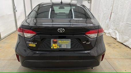 2020 Black Toyota Corolla LE (5YFEPRAE6LP) with an 1.8L I-4 DOHC engine, located at 1806 Veterans Memorial Hwy SW, Austell, GA, 30168, (770) 944-9558, 33.817959, -84.606987 - Photo#4