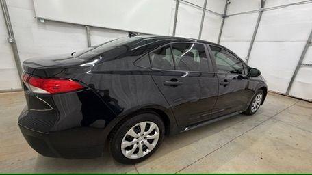 2020 Black Toyota Corolla LE (5YFEPRAE6LP) with an 1.8L I-4 DOHC engine, located at 1806 Veterans Memorial Hwy SW, Austell, GA, 30168, (770) 944-9558, 33.817959, -84.606987 - Photo#6