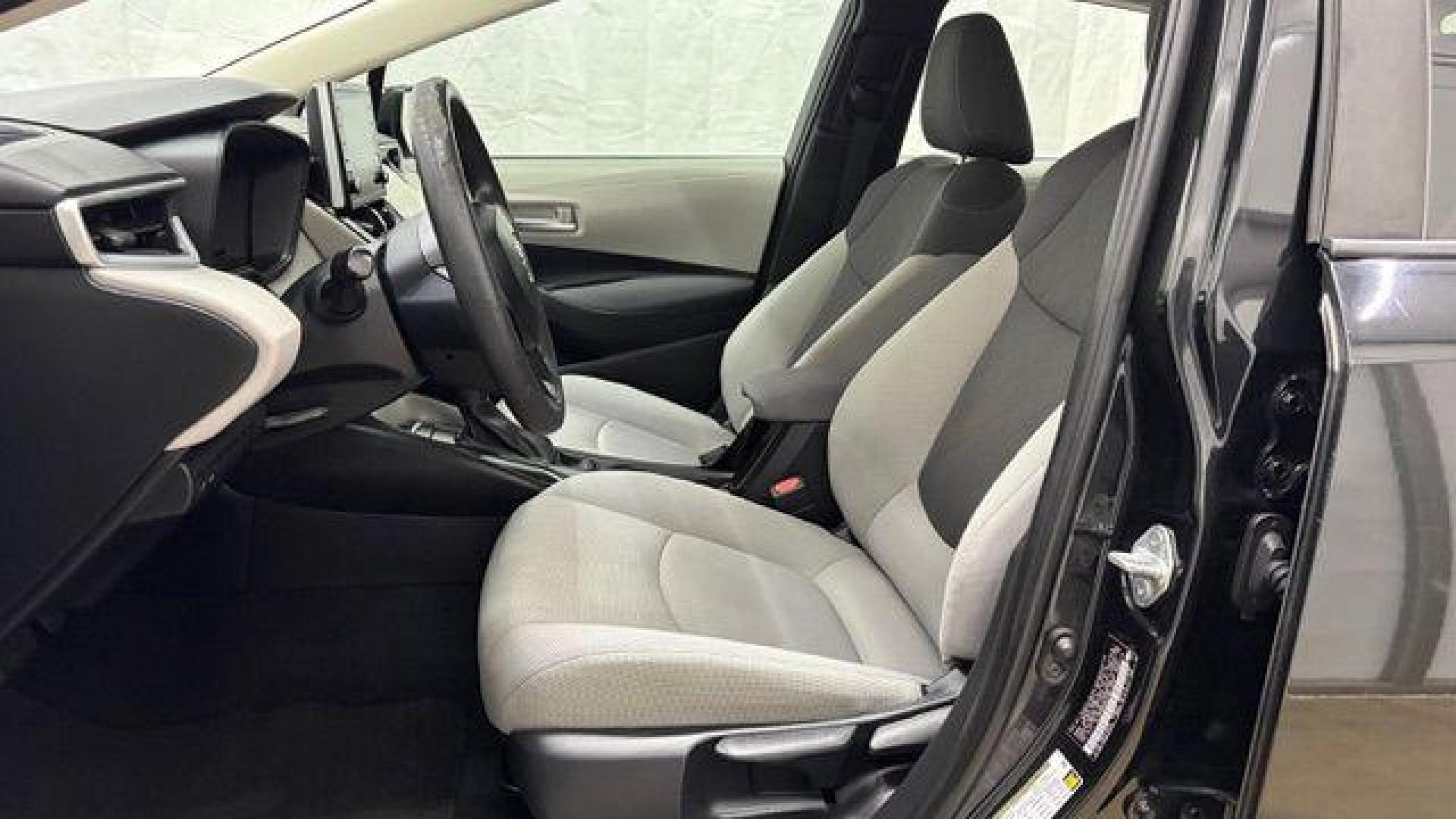 2020 Black Toyota Corolla LE (5YFEPRAE6LP) with an 1.8L I-4 DOHC engine, located at 1806 Veterans Memorial Hwy SW, Austell, GA, 30168, (770) 944-9558, 33.817959, -84.606987 - Photo#11