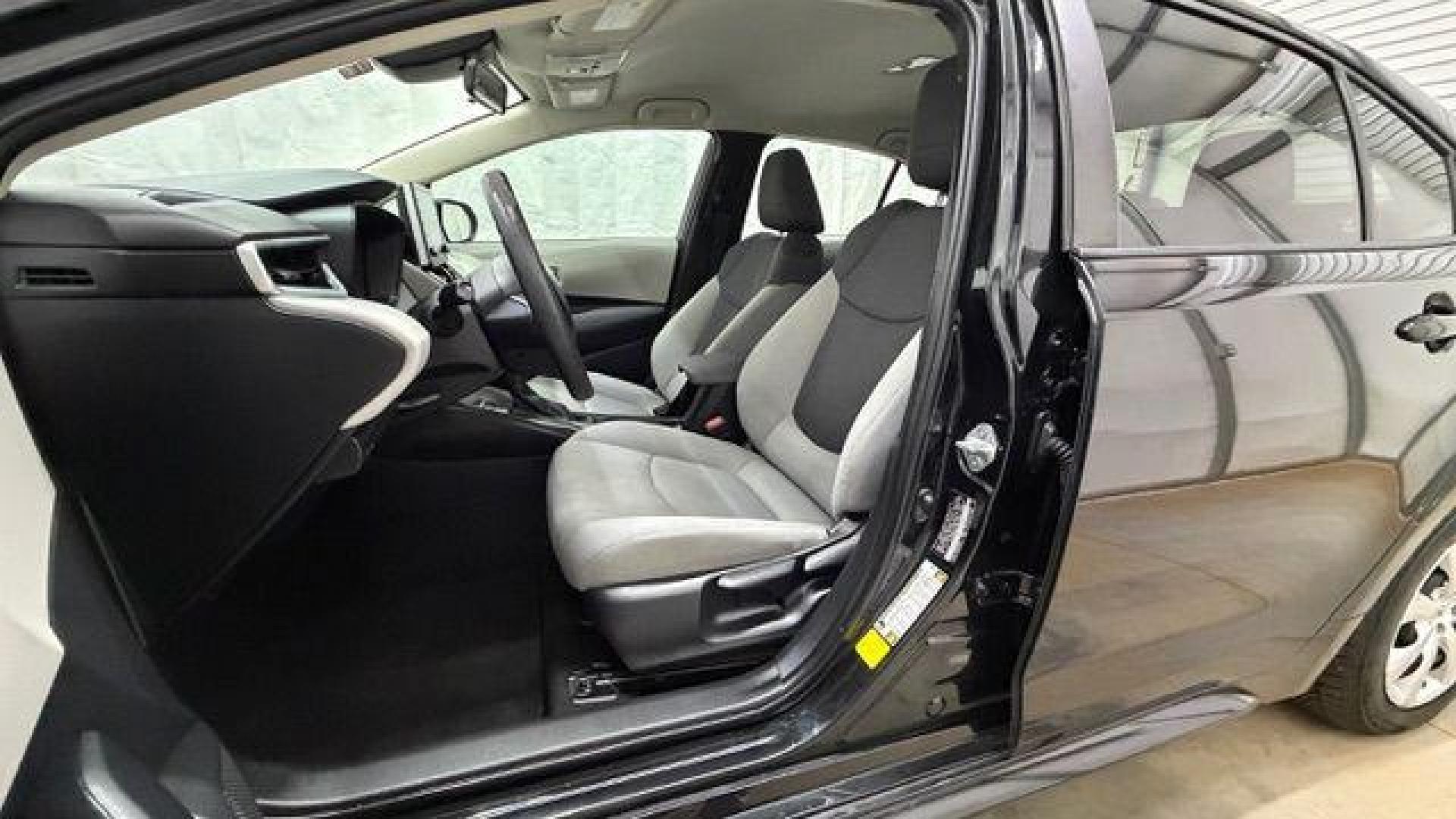 2020 Black Toyota Corolla LE (5YFEPRAE6LP) with an 1.8L I-4 DOHC engine, located at 1806 Veterans Memorial Hwy SW, Austell, GA, 30168, (770) 944-9558, 33.817959, -84.606987 - Photo#12