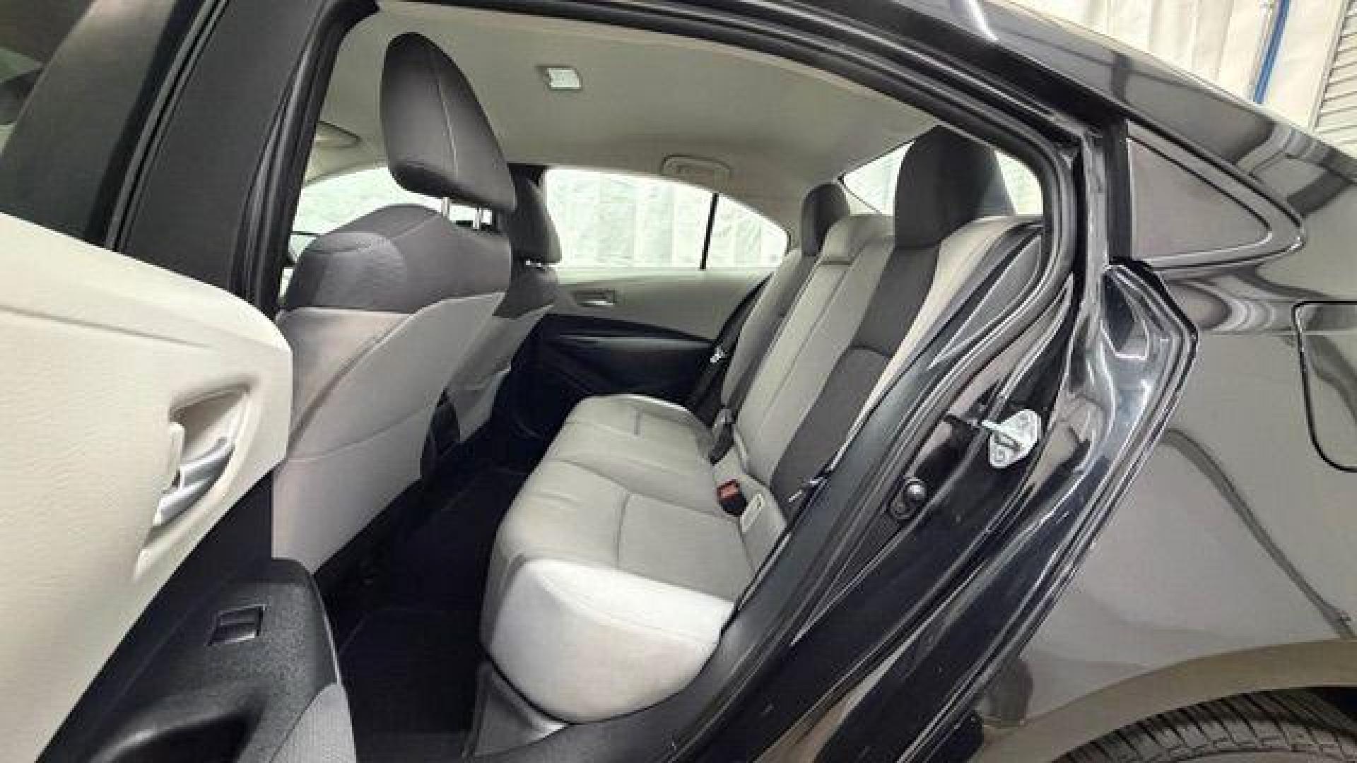 2020 Black Toyota Corolla LE (5YFEPRAE6LP) with an 1.8L I-4 DOHC engine, located at 1806 Veterans Memorial Hwy SW, Austell, GA, 30168, (770) 944-9558, 33.817959, -84.606987 - Photo#14