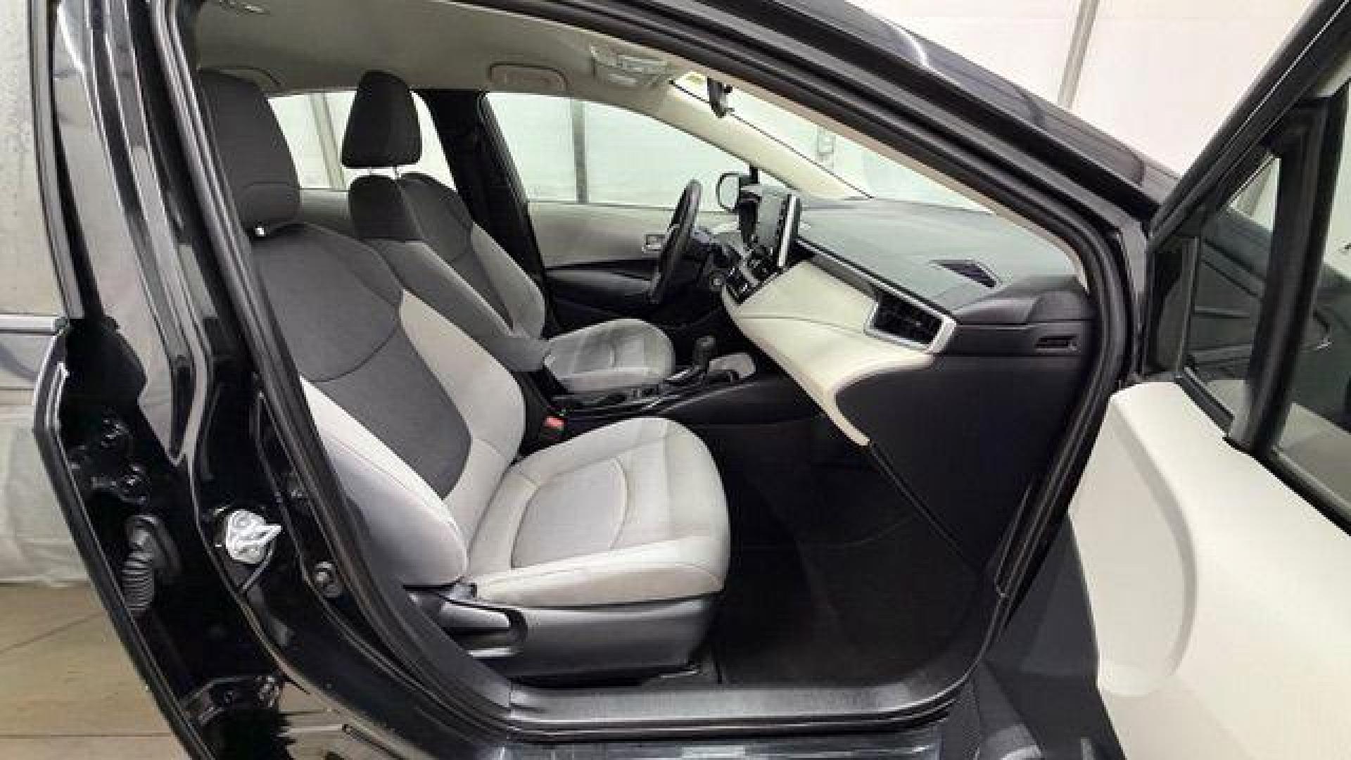 2020 Black Toyota Corolla LE (5YFEPRAE6LP) with an 1.8L I-4 DOHC engine, located at 1806 Veterans Memorial Hwy SW, Austell, GA, 30168, (770) 944-9558, 33.817959, -84.606987 - Photo#17