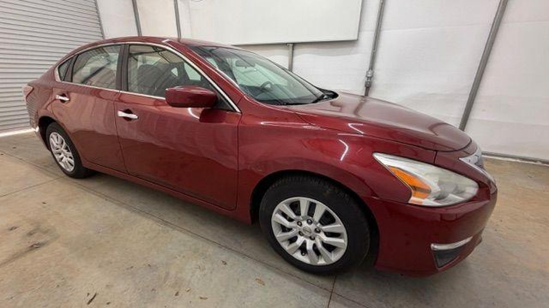 2013 RED Nissan Altima 2.5 S (1N4AL3AP1DN) with an 2.5L I-4 DOHC engine, located at 1806 Veterans Memorial Hwy SW, Austell, GA, 30168, (770) 944-9558, 33.817959, -84.606987 - Photo#7