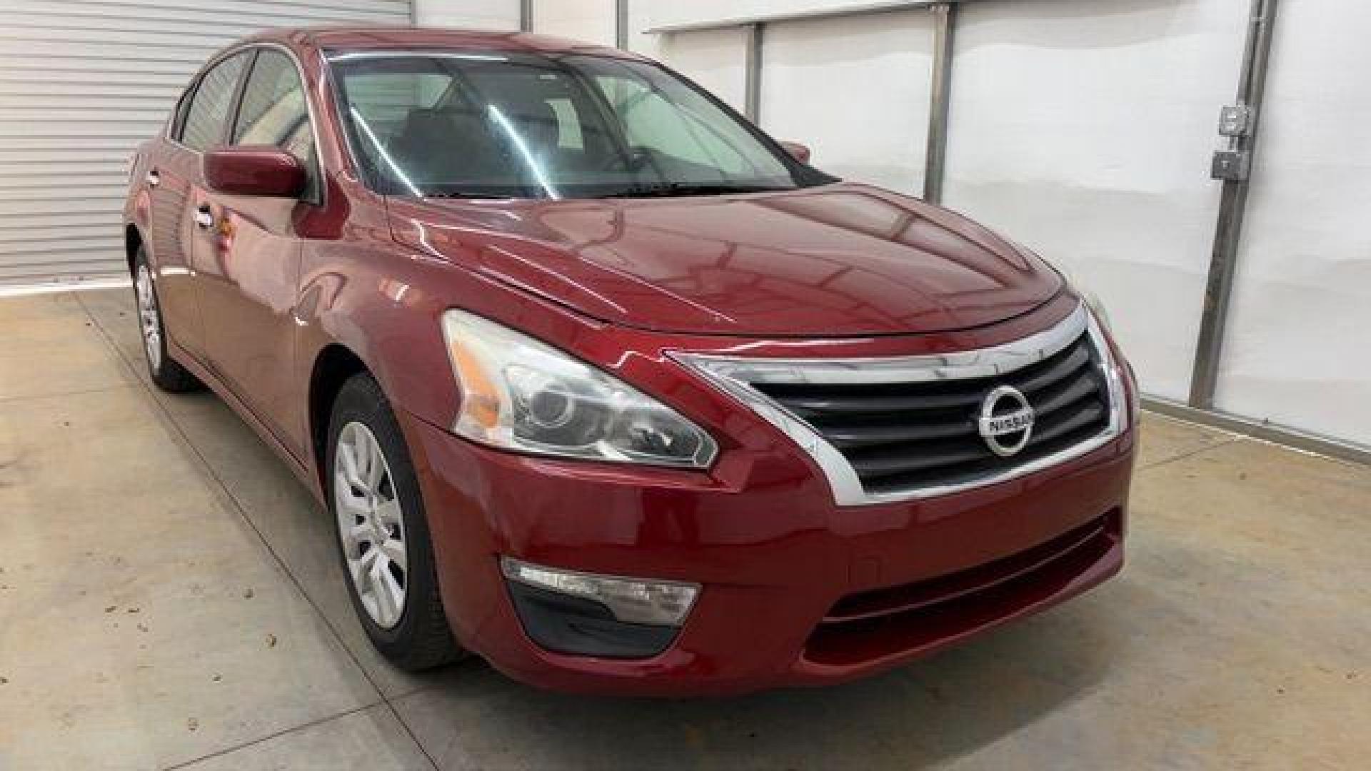 2013 RED Nissan Altima 2.5 S (1N4AL3AP1DN) with an 2.5L I-4 DOHC engine, located at 1806 Veterans Memorial Hwy SW, Austell, GA, 30168, (770) 944-9558, 33.817959, -84.606987 - Photo#8