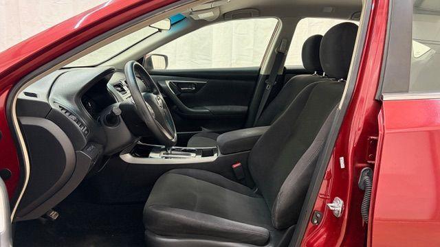 2013 RED Nissan Altima 2.5 S (1N4AL3AP1DN) with an 2.5L I-4 DOHC engine, located at 1806 Veterans Memorial Hwy SW, Austell, GA, 30168, (770) 944-9558, 33.817959, -84.606987 - Photo#11