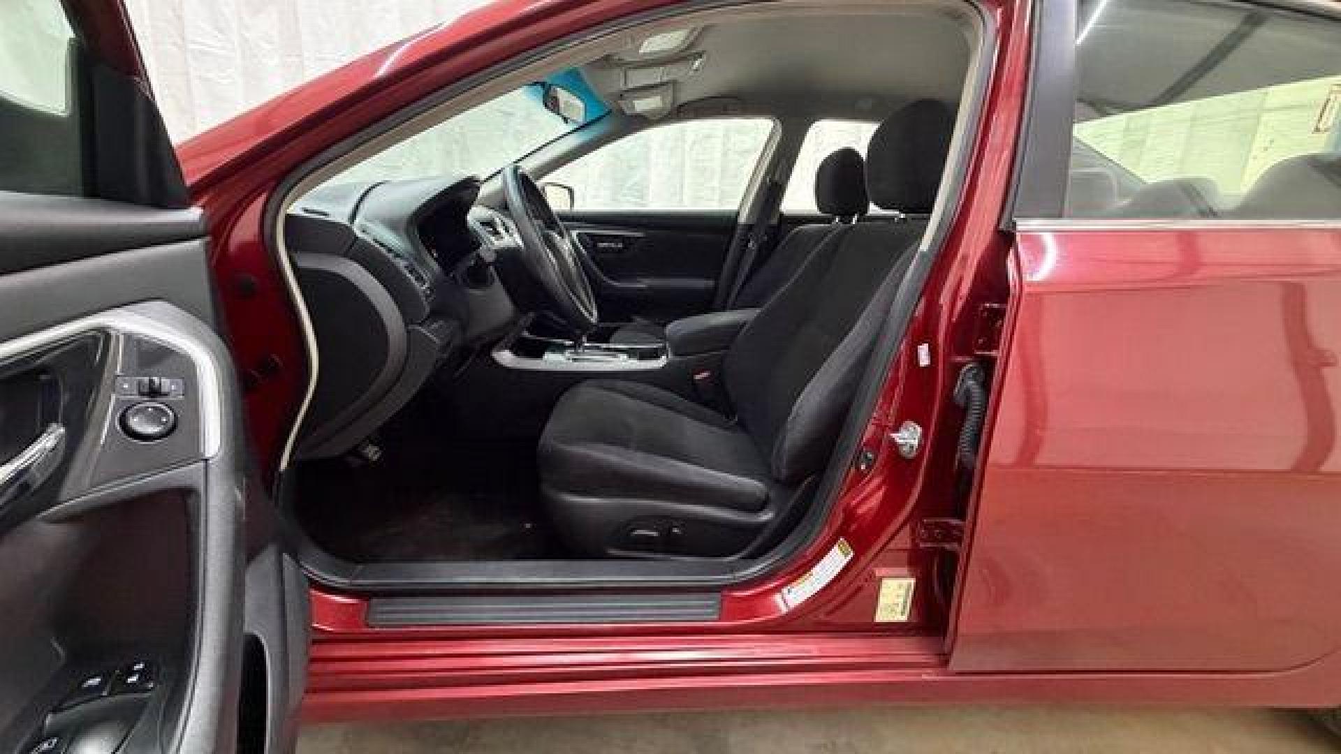 2013 RED Nissan Altima 2.5 S (1N4AL3AP1DN) with an 2.5L I-4 DOHC engine, located at 1806 Veterans Memorial Hwy SW, Austell, GA, 30168, (770) 944-9558, 33.817959, -84.606987 - Photo#12