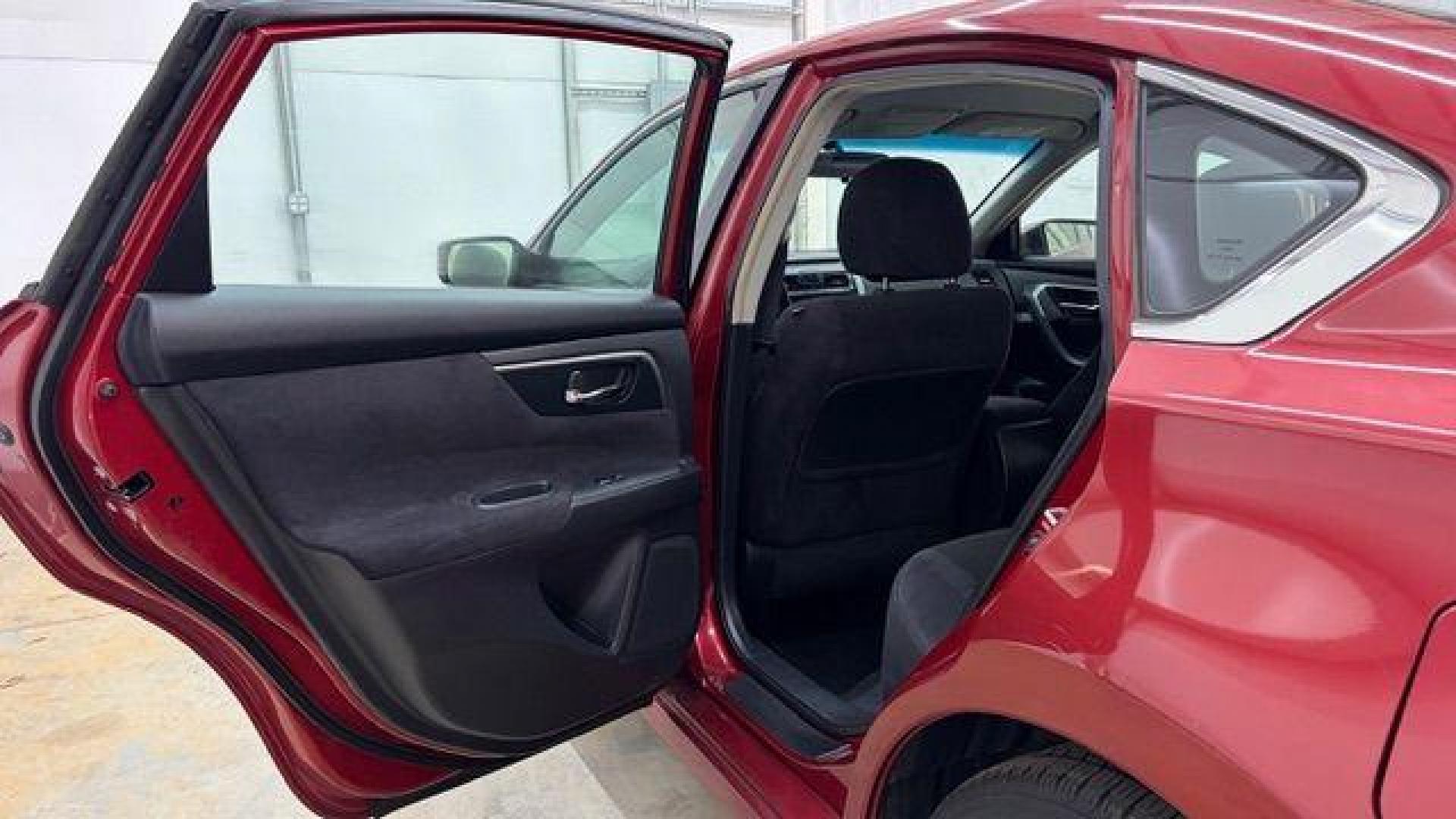 2013 RED Nissan Altima 2.5 S (1N4AL3AP1DN) with an 2.5L I-4 DOHC engine, located at 1806 Veterans Memorial Hwy SW, Austell, GA, 30168, (770) 944-9558, 33.817959, -84.606987 - Photo#13