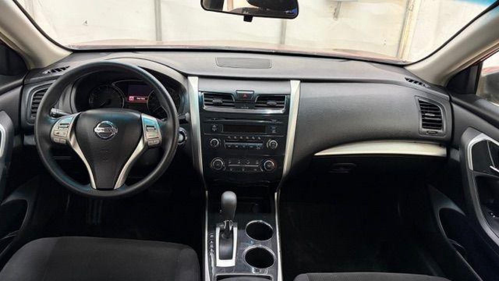 2013 RED Nissan Altima 2.5 S (1N4AL3AP1DN) with an 2.5L I-4 DOHC engine, located at 1806 Veterans Memorial Hwy SW, Austell, GA, 30168, (770) 944-9558, 33.817959, -84.606987 - Photo#15