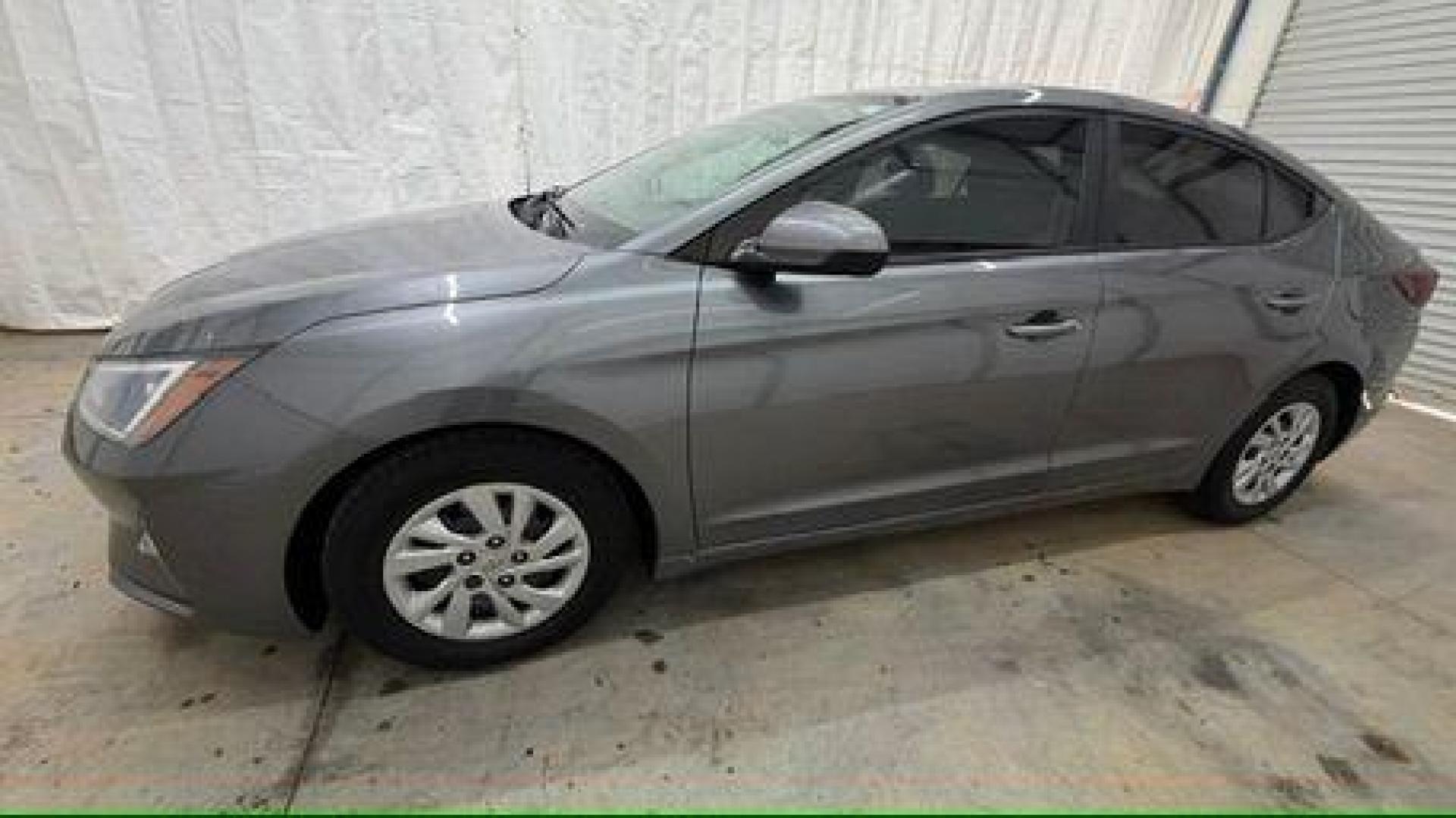 2020 Gray Hyundai Elantra SE (5NPD74LF3LH) with an Nu 2L I-4 DOHC engine, located at 1806 Veterans Memorial Hwy SW, Austell, GA, 30168, (770) 944-9558, 33.817959, -84.606987 - Photo#1