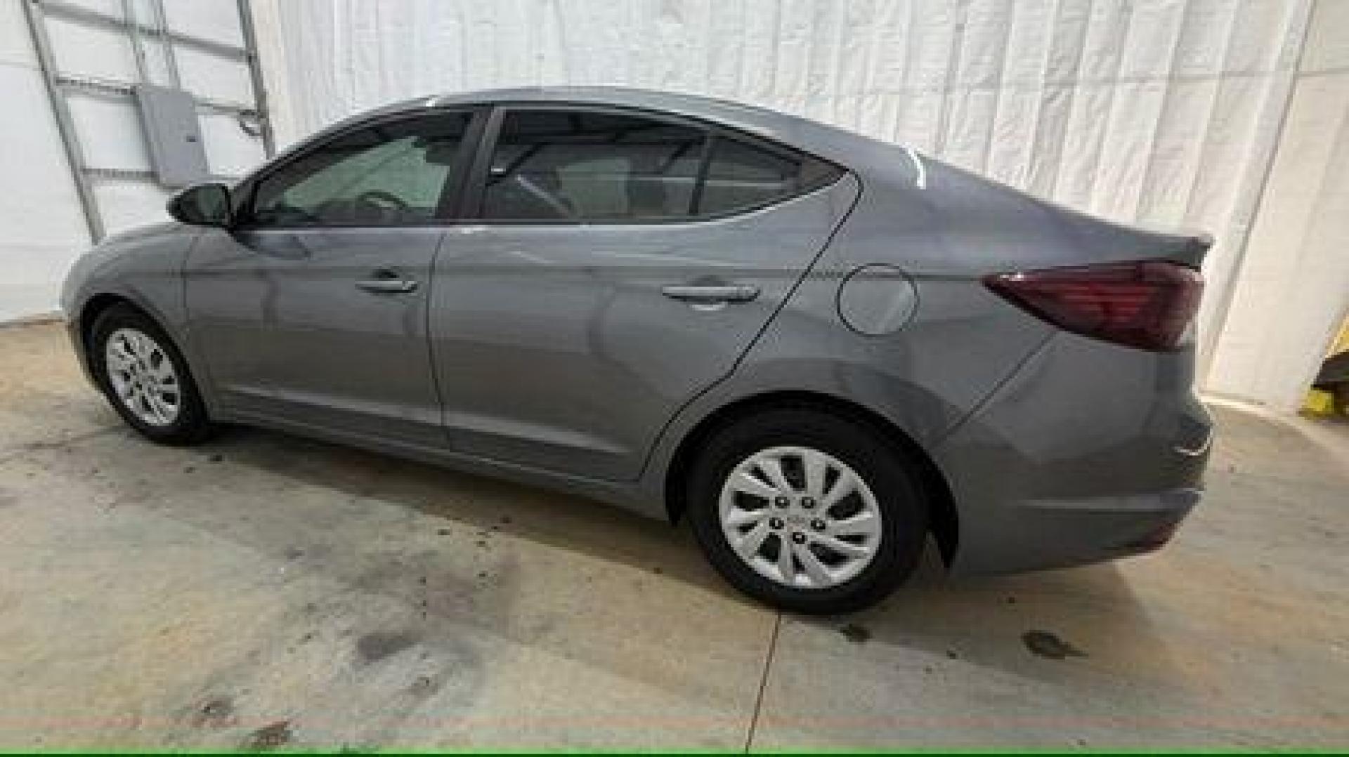 2020 Gray Hyundai Elantra SE (5NPD74LF3LH) with an Nu 2L I-4 DOHC engine, located at 1806 Veterans Memorial Hwy SW, Austell, GA, 30168, (770) 944-9558, 33.817959, -84.606987 - Photo#2