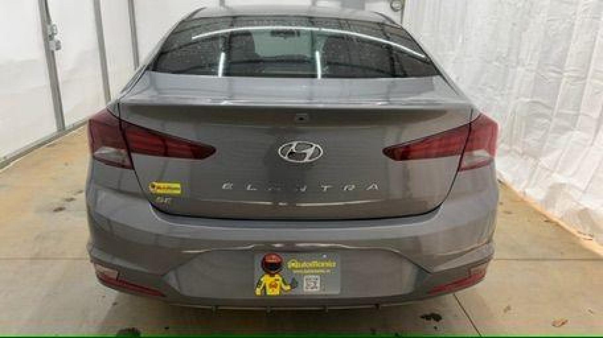 2020 Gray Hyundai Elantra SE (5NPD74LF3LH) with an Nu 2L I-4 DOHC engine, located at 1806 Veterans Memorial Hwy SW, Austell, GA, 30168, (770) 944-9558, 33.817959, -84.606987 - Photo#4