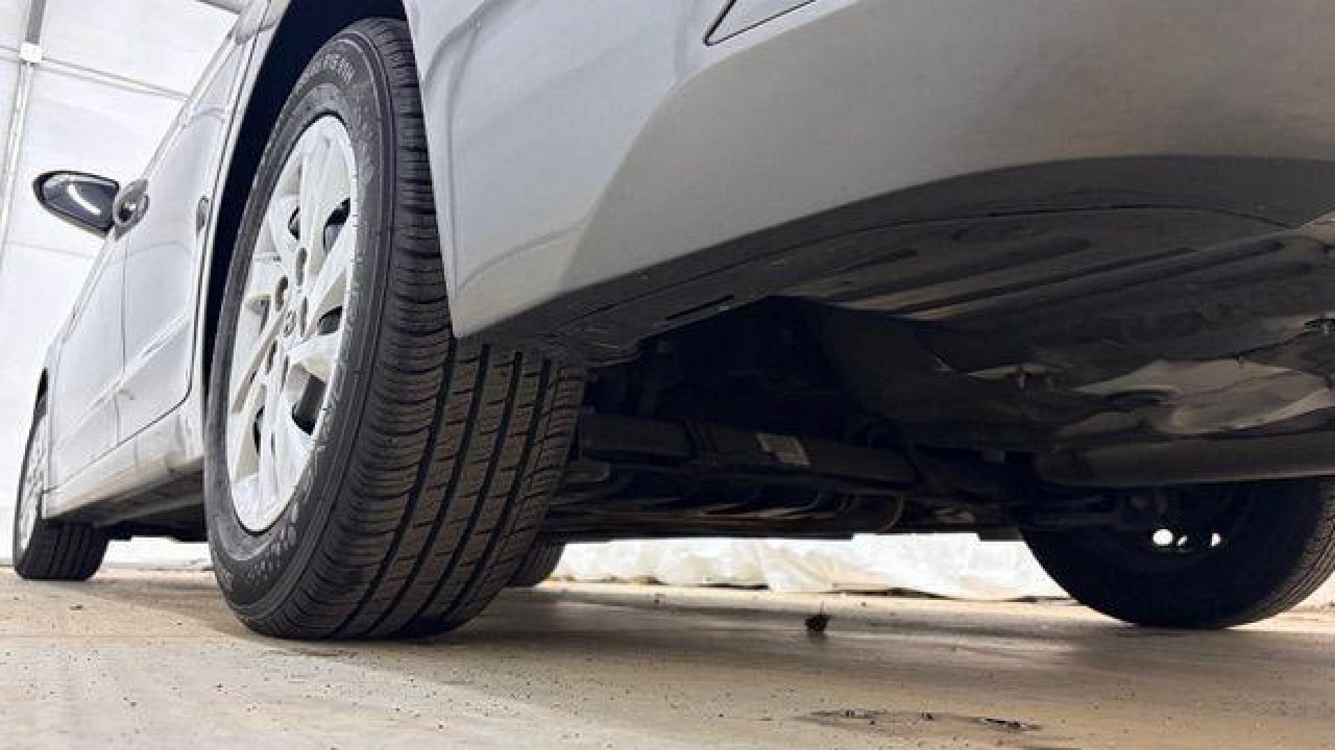 2020 Gray Hyundai Elantra SE (5NPD74LF3LH) with an Nu 2L I-4 DOHC engine, located at 1806 Veterans Memorial Hwy SW, Austell, GA, 30168, (770) 944-9558, 33.817959, -84.606987 - Photo#20