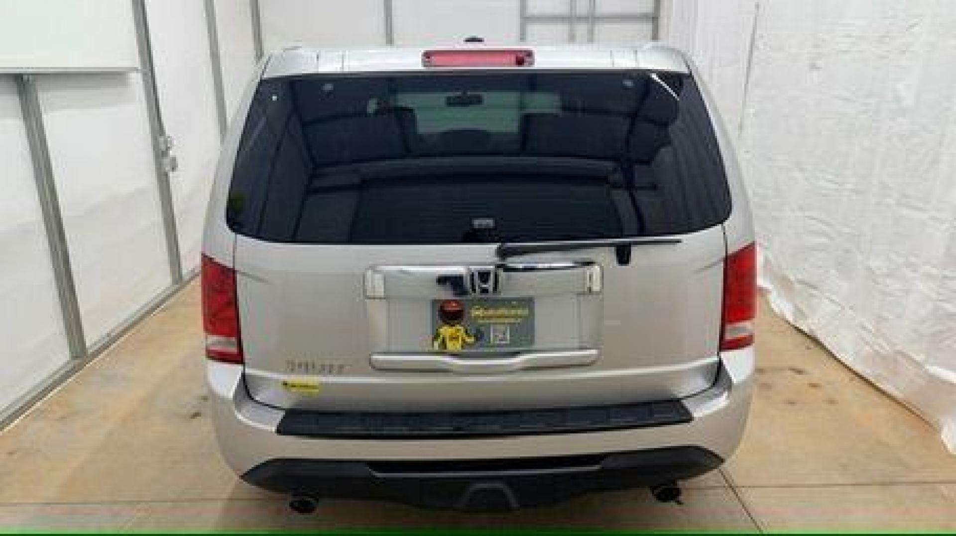 2012 Silver Honda Pilot EX-L (5FNYF3H65CB) with an 3.5L V-6 i-VTEC VCM variable valve control engine, located at 1806 Veterans Memorial Hwy SW, Austell, GA, 30168, (770) 944-9558, 33.817959, -84.606987 - Photo#4