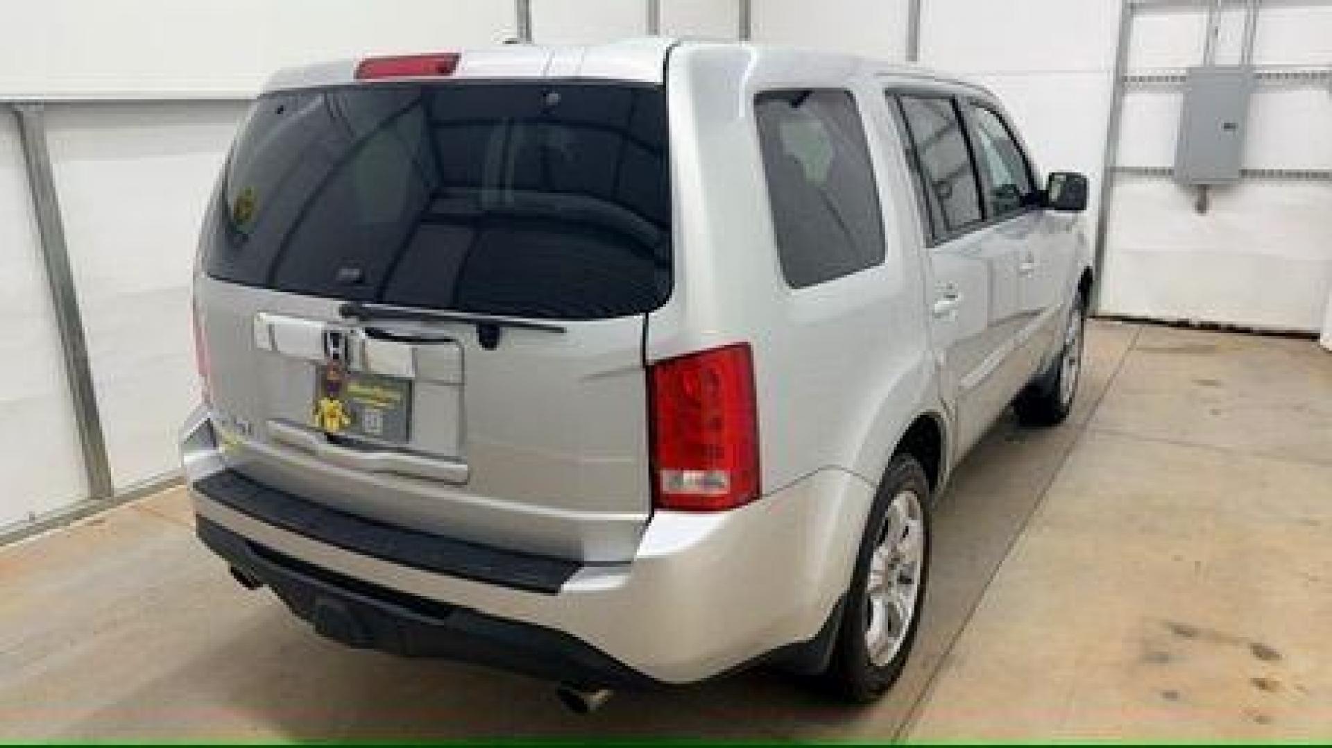 2012 Silver Honda Pilot EX-L (5FNYF3H65CB) with an 3.5L V-6 i-VTEC VCM variable valve control engine, located at 1806 Veterans Memorial Hwy SW, Austell, GA, 30168, (770) 944-9558, 33.817959, -84.606987 - Photo#5