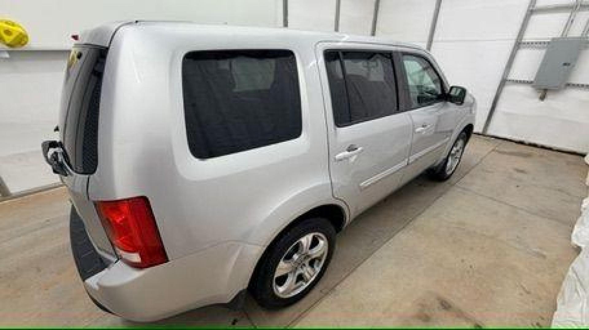 2012 Silver Honda Pilot EX-L (5FNYF3H65CB) with an 3.5L V-6 i-VTEC VCM variable valve control engine, located at 1806 Veterans Memorial Hwy SW, Austell, GA, 30168, (770) 944-9558, 33.817959, -84.606987 - Photo#6