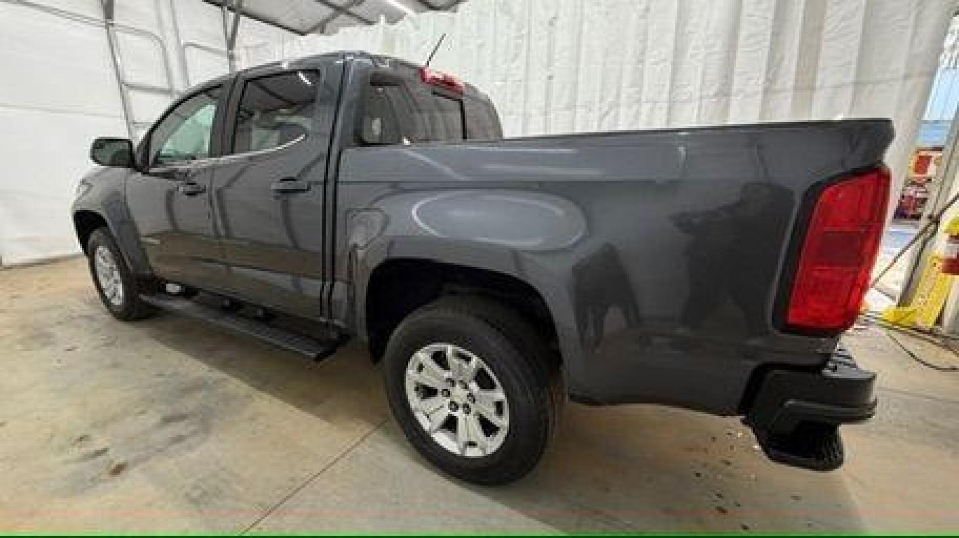 2016 Gray Chevrolet Colorado LT (1GCGSCEA2G1) with an 3.6L V-6 gasoline direct injection engine, located at 1806 Veterans Memorial Hwy SW, Austell, GA, 30168, (770) 944-9558, 33.817959, -84.606987 - Photo#2