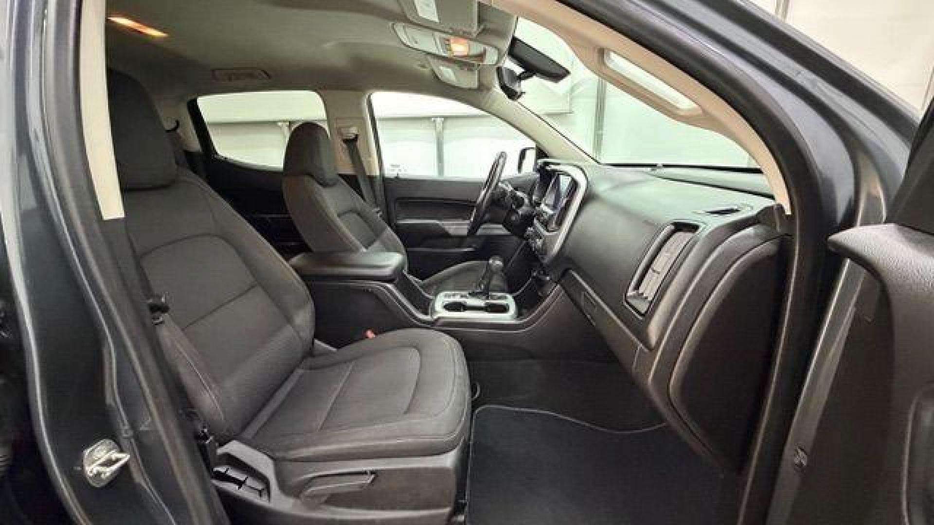 2016 Gray Chevrolet Colorado LT (1GCGSCEA2G1) with an 3.6L V-6 gasoline direct injection engine, located at 1806 Veterans Memorial Hwy SW, Austell, GA, 30168, (770) 944-9558, 33.817959, -84.606987 - Photo#17