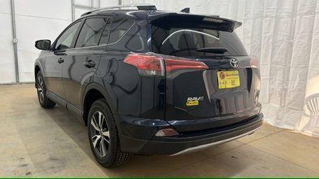 2017 Blue Toyota RAV4 XLE (2T3WFREV0HW) with an 2.5L I-4 DOHC engine, located at 1806 Veterans Memorial Hwy SW, Austell, GA, 30168, (770) 944-9558, 33.817959, -84.606987 - Photo#4