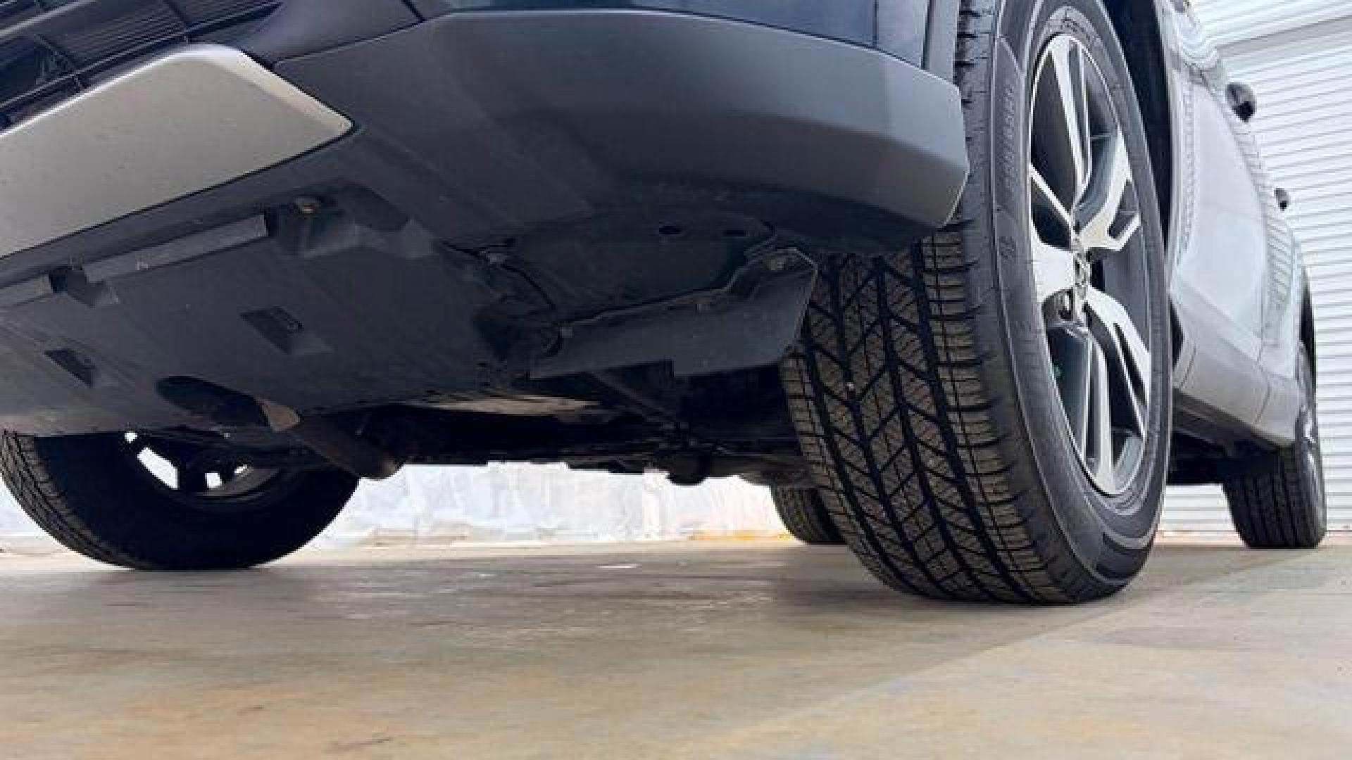 2017 Blue Toyota RAV4 XLE (2T3WFREV0HW) with an 2.5L I-4 DOHC engine, located at 1806 Veterans Memorial Hwy SW, Austell, GA, 30168, (770) 944-9558, 33.817959, -84.606987 - Photo#21