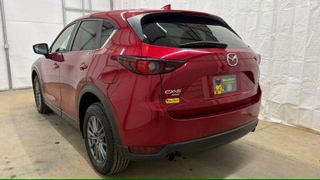 2017 Red Mazda CX-5 Touring (JM3KFBCL5H0) with an SKYACTIV-G 2.5L I-4 gasoline direct injection engine, located at 1806 Veterans Memorial Hwy SW, Austell, GA, 30168, (770) 944-9558, 33.817959, -84.606987 - Photo#3