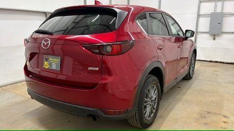 2017 Red Mazda CX-5 Touring (JM3KFBCL5H0) with an SKYACTIV-G 2.5L I-4 gasoline direct injection engine, located at 1806 Veterans Memorial Hwy SW, Austell, GA, 30168, (770) 944-9558, 33.817959, -84.606987 - Photo#6