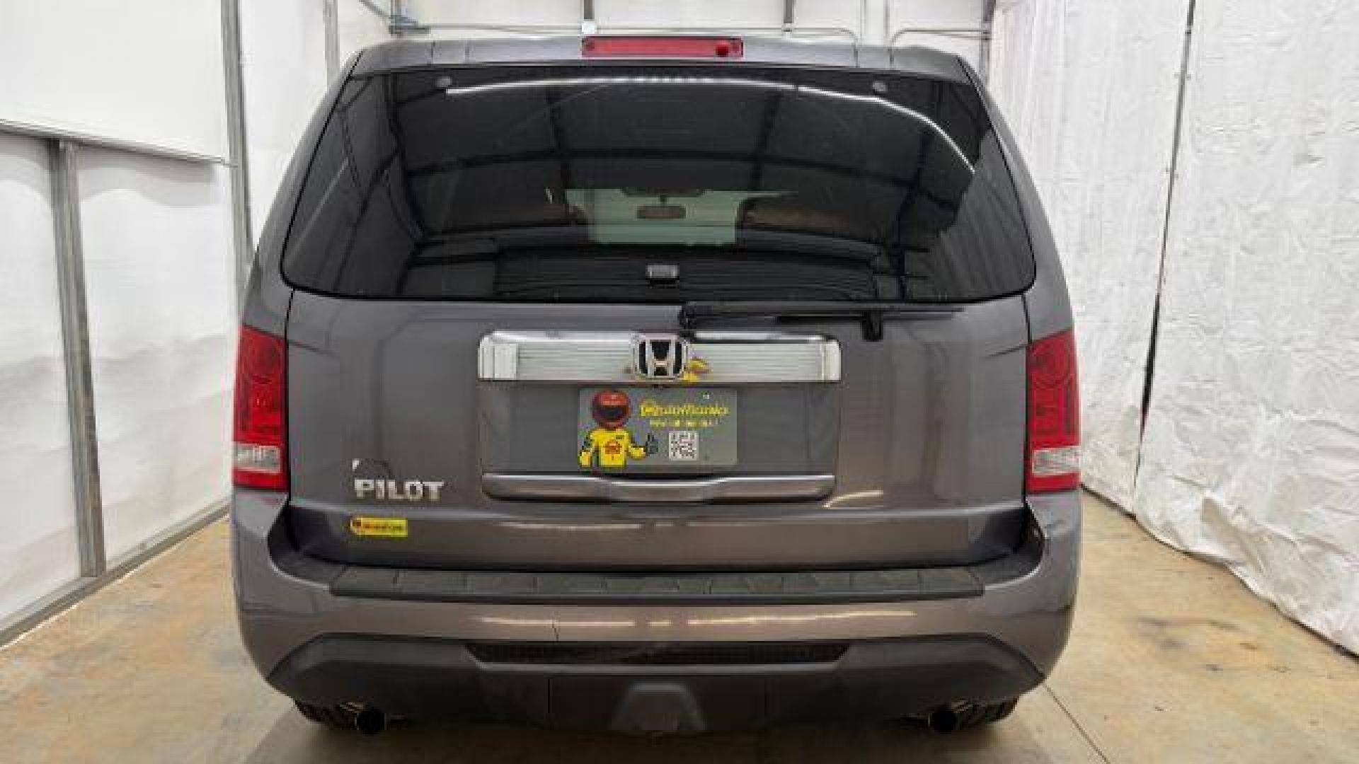 2015 Gray Honda Pilot LX (5FNYF3H28FB) with an 3.5L V-6 i-VTEC VCM variable valve control engine, located at 1806 Veterans Memorial Hwy SW, Austell, GA, 30168, (770) 944-9558, 33.817959, -84.606987- Photo#4