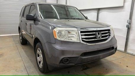 2015 Gray Honda Pilot LX (5FNYF3H28FB) with an 3.5L V-6 i-VTEC VCM variable valve control engine, located at 1806 Veterans Memorial Hwy SW, Austell, GA, 30168, (770) 944-9558, 33.817959, -84.606987 - Photo#8
