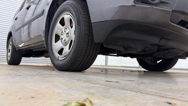 2015 Gray Honda Pilot LX (5FNYF3H28FB) with an 3.5L V-6 i-VTEC VCM variable valve control engine, located at 1806 Veterans Memorial Hwy SW, Austell, GA, 30168, (770) 944-9558, 33.817959, -84.606987 - Photo#20