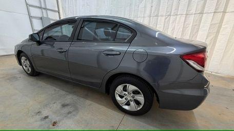 2013 Gray Honda Civic LX (19XFB2F52DE) with an 1.8L I-4 i-VTEC variable valve control engine, located at 1806 Veterans Memorial Hwy SW, Austell, GA, 30168, (770) 944-9558, 33.817959, -84.606987 - Photo#2
