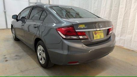 2013 Gray Honda Civic LX (19XFB2F52DE) with an 1.8L I-4 i-VTEC variable valve control engine, located at 1806 Veterans Memorial Hwy SW, Austell, GA, 30168, (770) 944-9558, 33.817959, -84.606987 - Photo#3