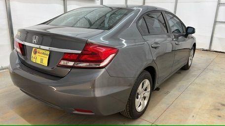 2013 Gray Honda Civic LX (19XFB2F52DE) with an 1.8L I-4 i-VTEC variable valve control engine, located at 1806 Veterans Memorial Hwy SW, Austell, GA, 30168, (770) 944-9558, 33.817959, -84.606987 - Photo#5