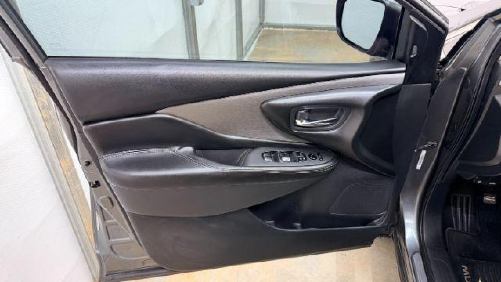 2019 Gray Nissan Murano SV (5N1AZ2MS1KN) with an 3.5L V-6 DOHC engine, located at 1806 Veterans Memorial Hwy SW, Austell, GA, 30168, (770) 944-9558, 33.817959, -84.606987 - Photo#10