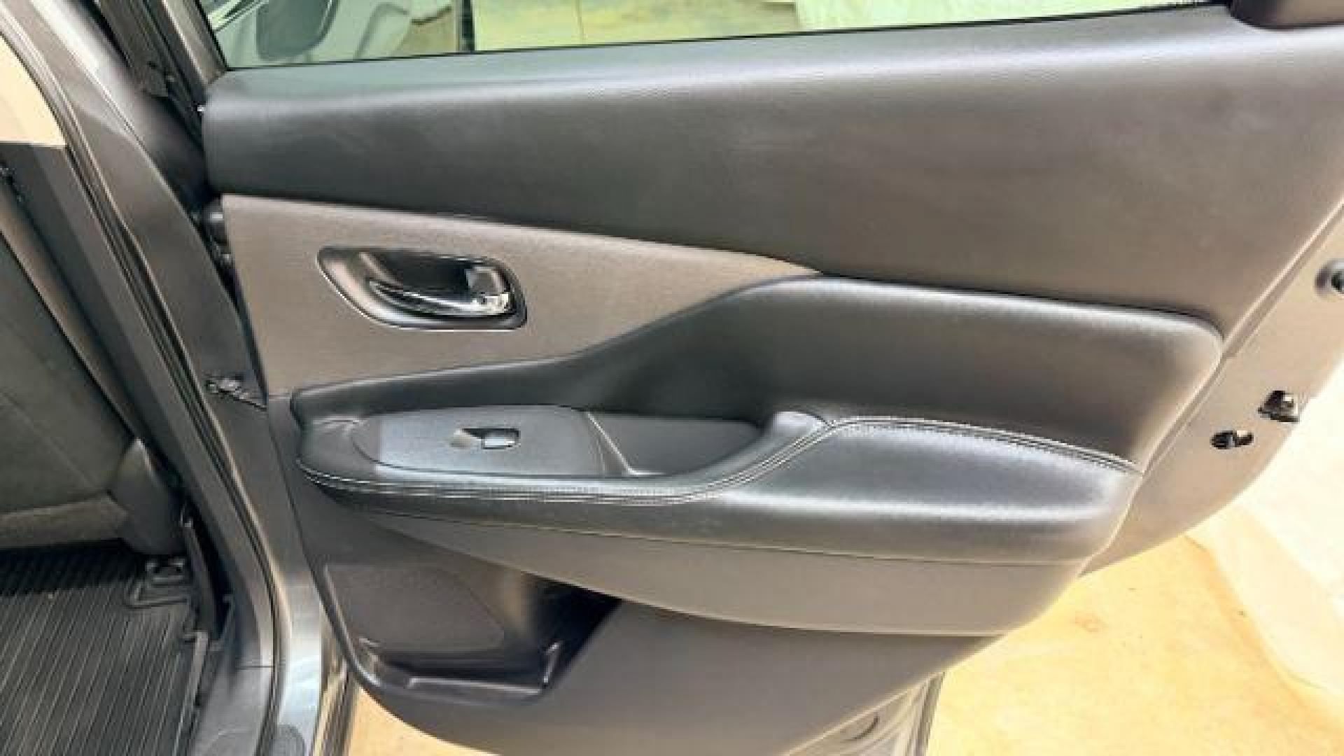 2019 Gray Nissan Murano SV (5N1AZ2MS1KN) with an 3.5L V-6 DOHC engine, located at 1806 Veterans Memorial Hwy SW, Austell, GA, 30168, (770) 944-9558, 33.817959, -84.606987 - Photo#16