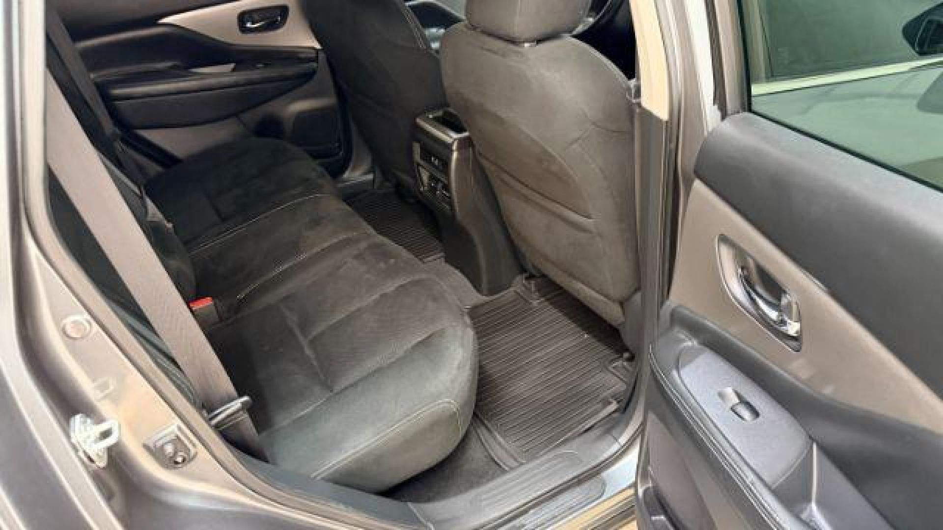 2019 Gray Nissan Murano SV (5N1AZ2MS1KN) with an 3.5L V-6 DOHC engine, located at 1806 Veterans Memorial Hwy SW, Austell, GA, 30168, (770) 944-9558, 33.817959, -84.606987 - Photo#17