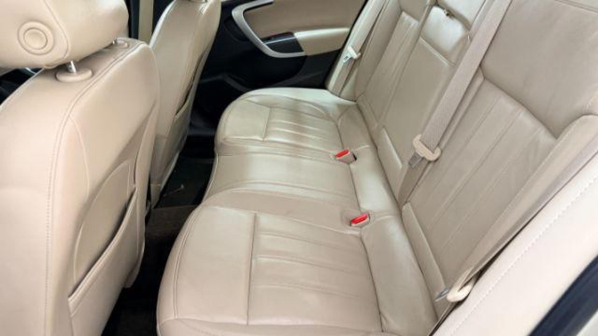 2016 White Buick Regal Turbo (2G4GK5EX3G9) with an 2L I-4 gasoline direct injection engine, located at 1806 Veterans Memorial Hwy SW, Austell, GA, 30168, (770) 944-9558, 33.817959, -84.606987 - Photo#15