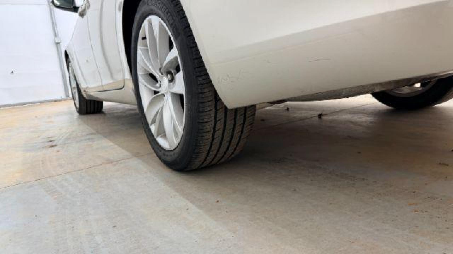 2016 White Buick Regal Turbo (2G4GK5EX3G9) with an 2L I-4 gasoline direct injection engine, located at 1806 Veterans Memorial Hwy SW, Austell, GA, 30168, (770) 944-9558, 33.817959, -84.606987 - Photo#24